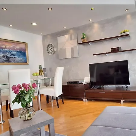 Leona Apartman