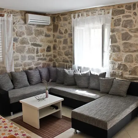 Apartman Leona