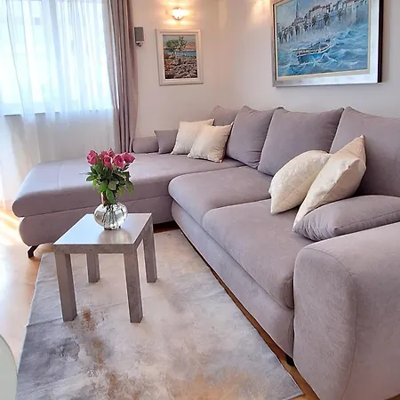 Apartment Leona