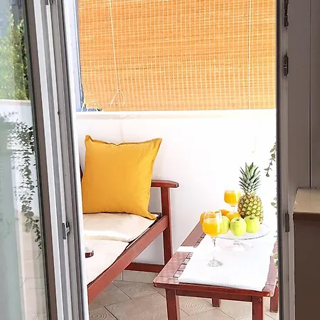 Leona Apartment
