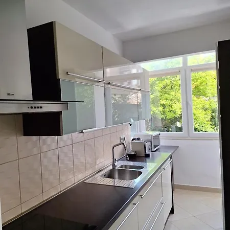 Апартаменты Leona