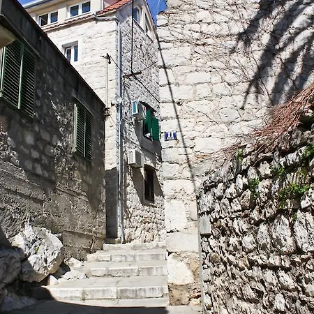 Διαμέρισμα Leona Σπλιτ